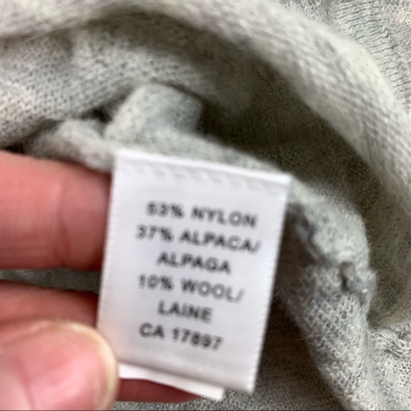 BANANA Republic Grey Italian Yarn Cardigan Medium - Picture 9 of 10